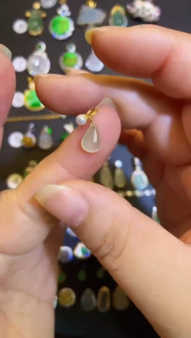 吊坠(不含链)18K金镶嵌翡翠1