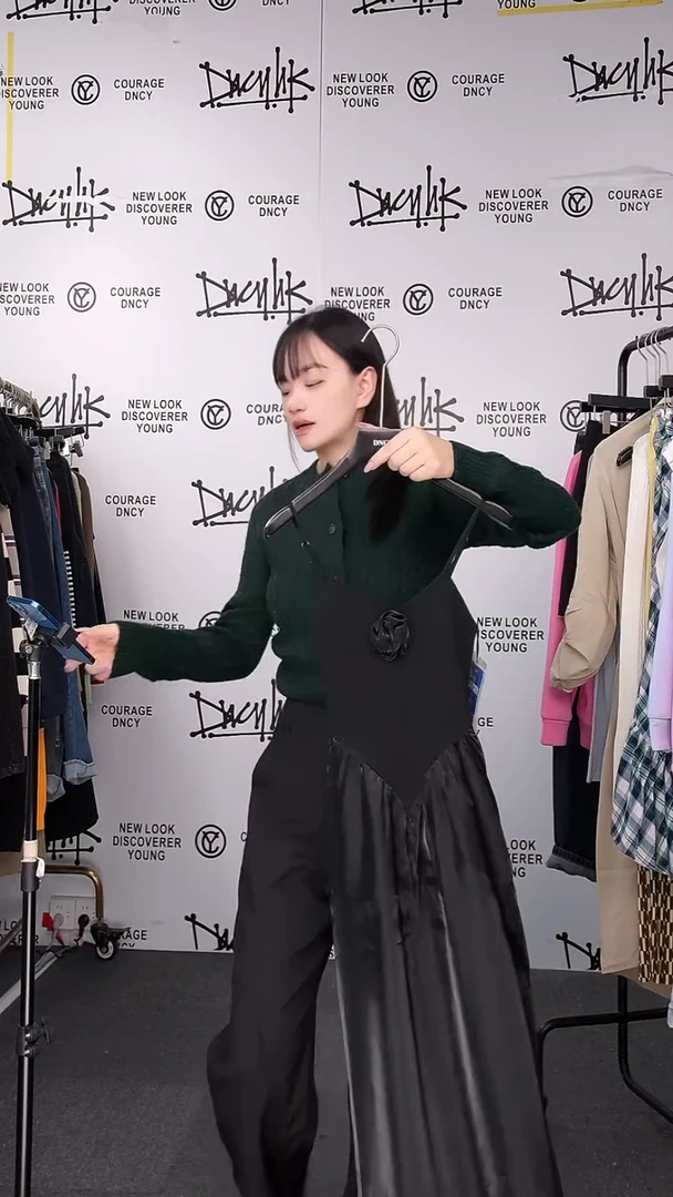 玫瑰花吊带裙s码