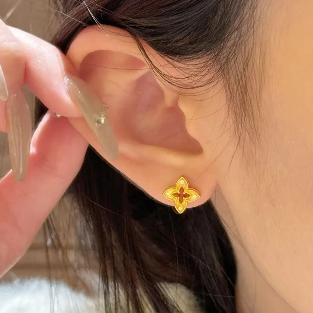 铜合金耳饰 ins金色四叶草耳钉女简约小众耳环轻奢气质氛围感配饰