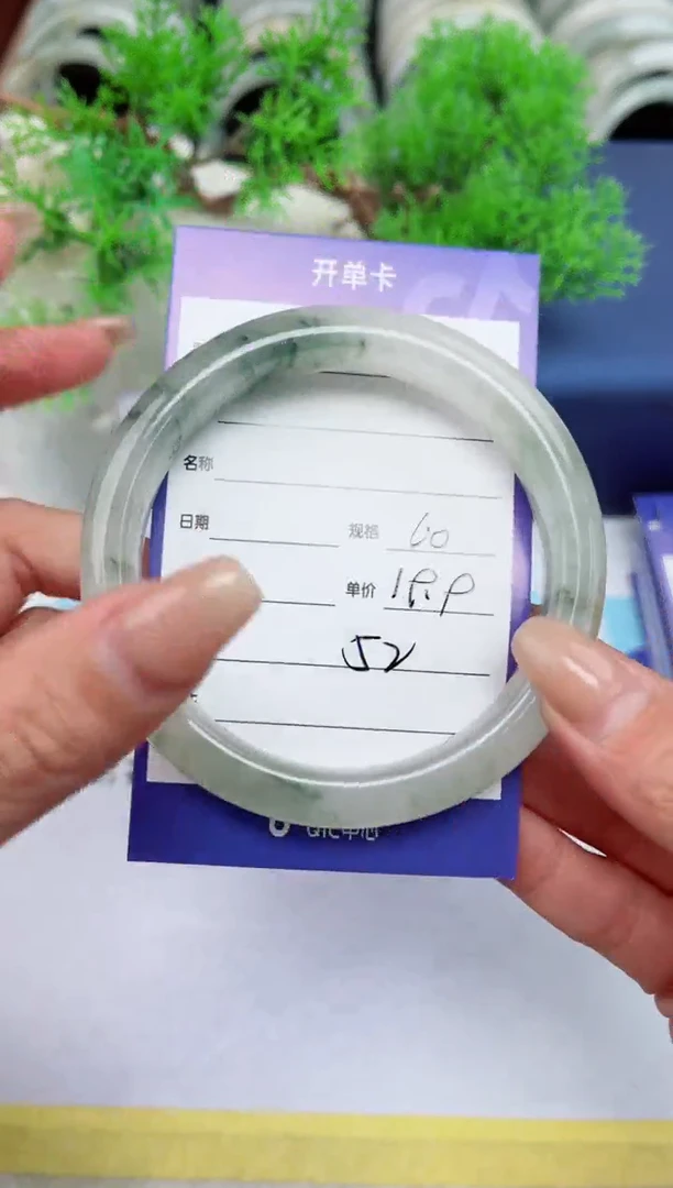 【闪购商品】石英质玉手镯未镶嵌52