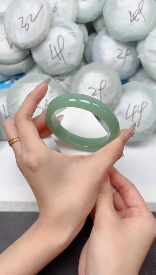 未镶嵌手镯石英质玉18-58.4