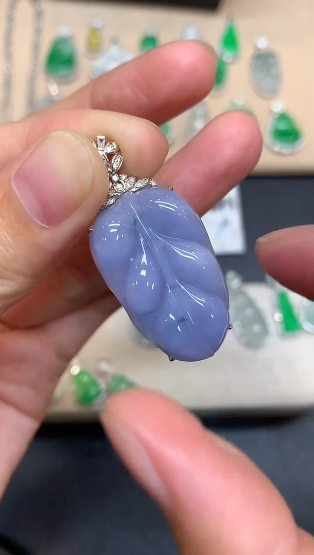 颈饰18K金镶嵌翡翠树叶【无服务费