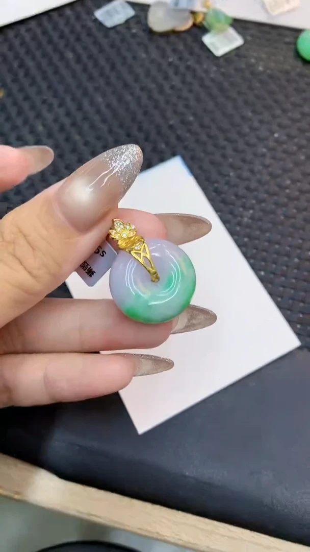 颈饰未镶嵌翡翠1