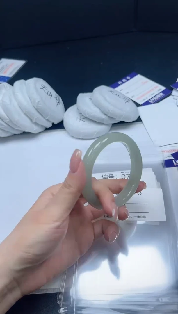 未镶嵌手镯石英质玉076-54