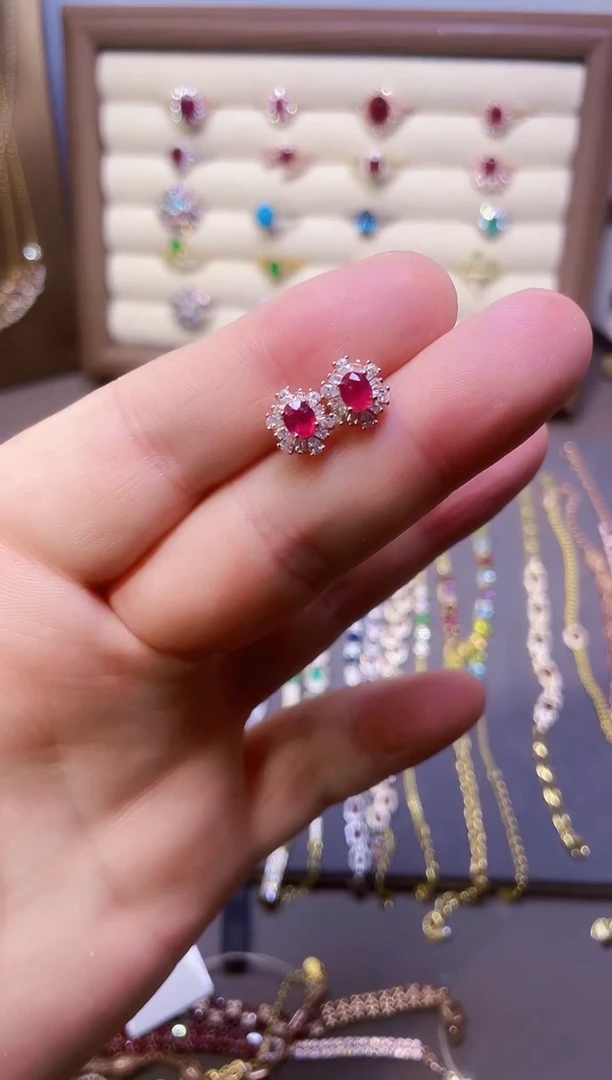 【闪购商品】红宝石耳饰银S925镶嵌一对