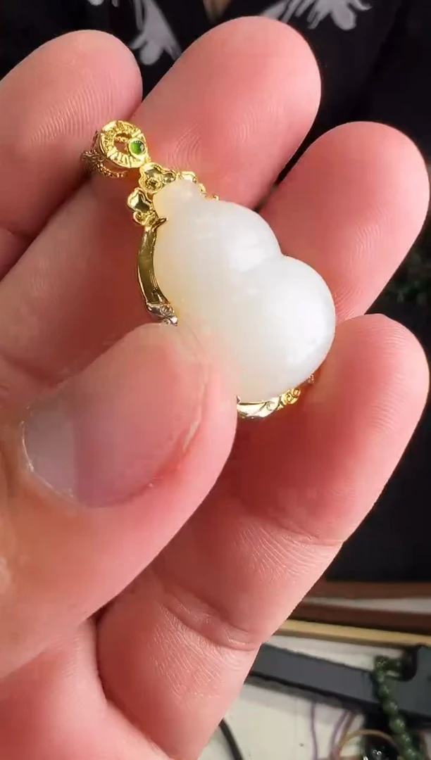 吊坠(不含链)18K金镶嵌和田玉葫芦多样性发一Y17493