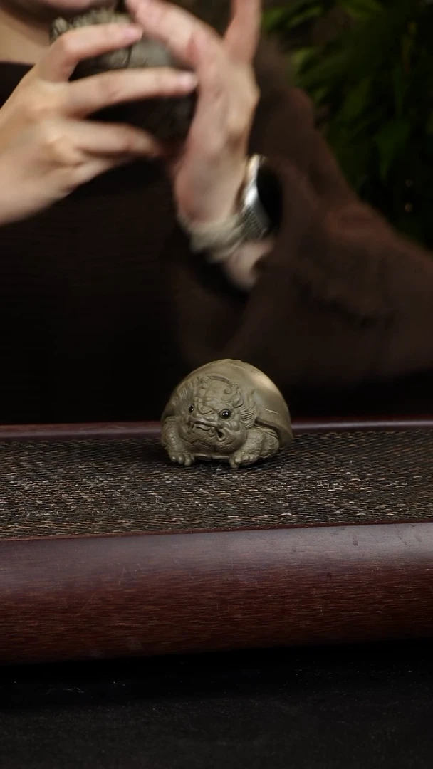 紫砂茶宠墨熬龙龟