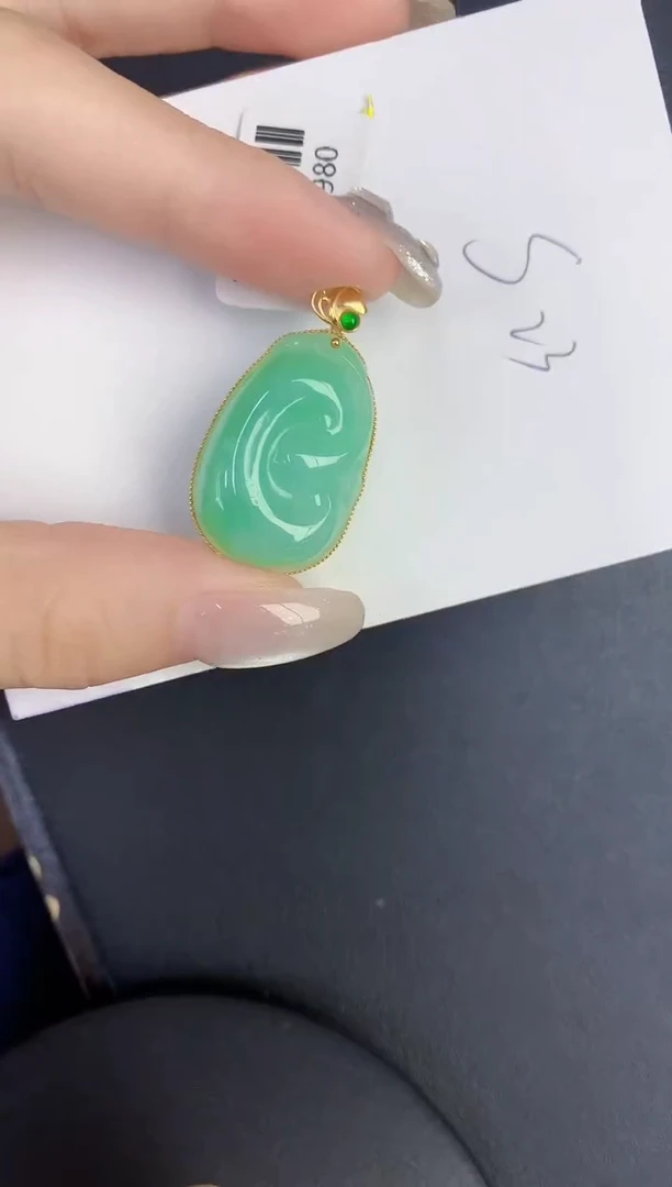 翡翠18K金镶嵌颈饰缅甸天然翡翠A货
