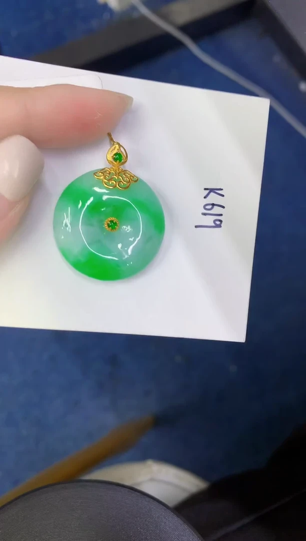 颈饰18K金镶嵌翡翠缅甸天然翡翠A货