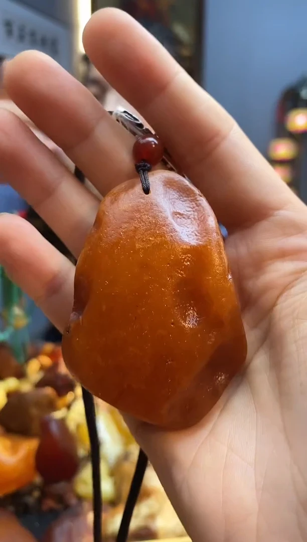 未镶嵌颈饰琥珀吊坠