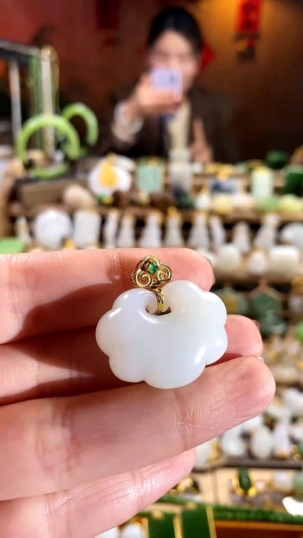 【闪购商品】和田玉吊坠18K金镶嵌。