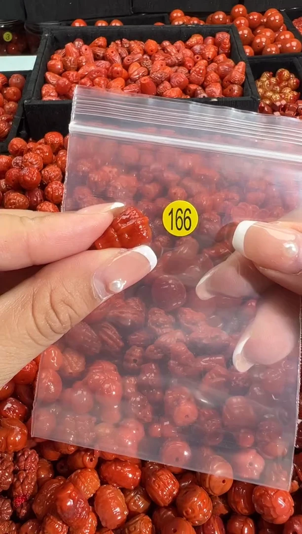 颈饰未镶嵌南红玛瑙1