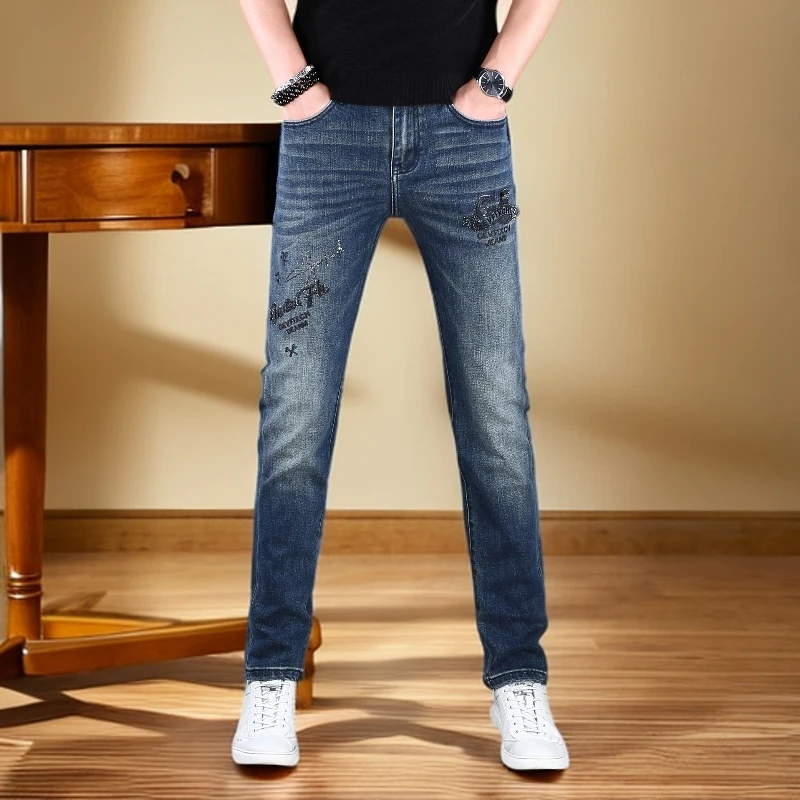 维斯克纳时尚秋冬新款烫钻刺绣蓝色牛仔裤男款潮牌修身小脚裤爆款
