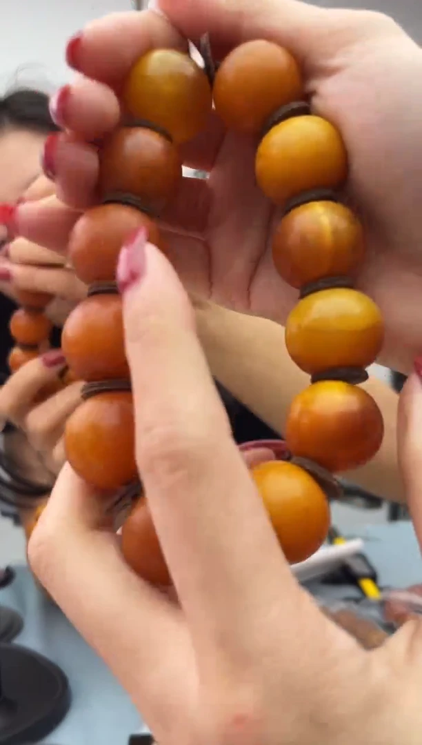 未镶嵌蜜蜡珠宝奇石假一罚十，064.21微瑕发一件