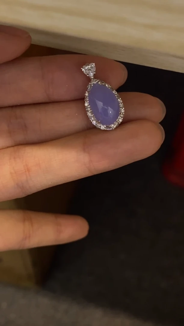 颈饰18K金镶嵌翡翠收到货48小时鉴赏期（超时不退不换）