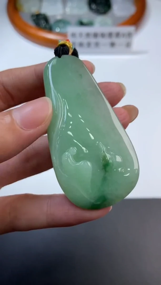 未镶嵌挂件翡翠376027       多人