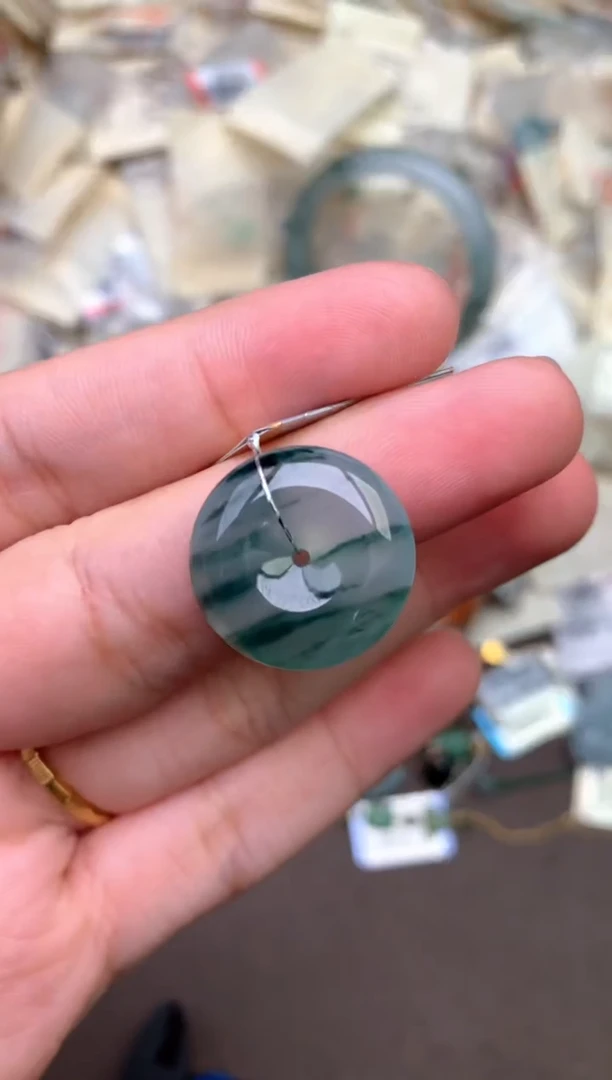 未镶嵌挂件翡翠 —