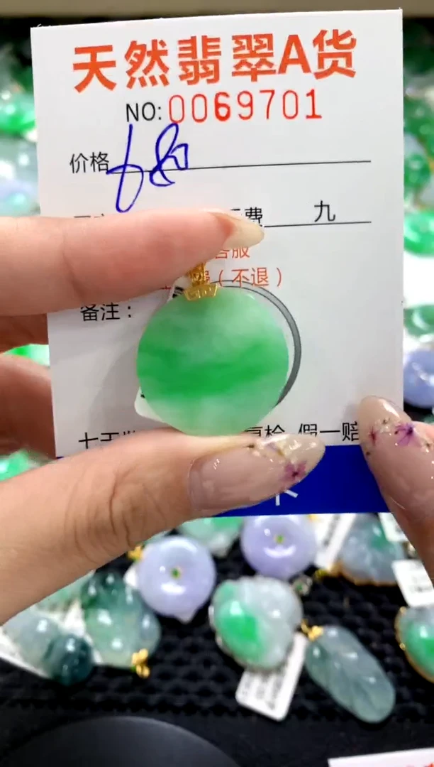 翡翠18K金镶嵌颈饰1111111111111111