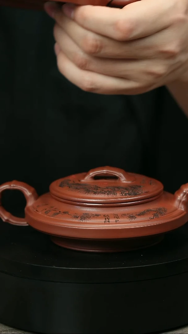 茶壶紫砂天*健H2242李小琴龙血砂刻绘虚扁