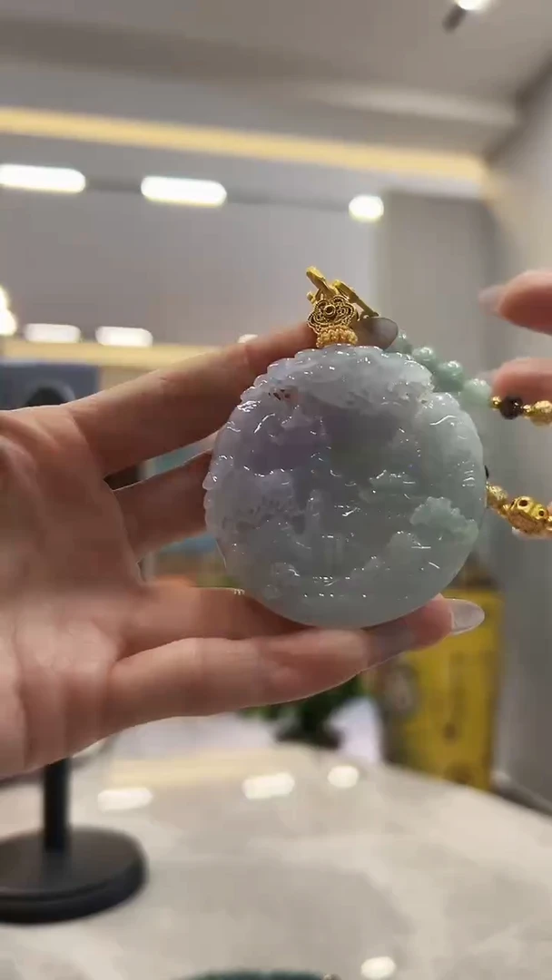 翡翠未镶嵌颈饰山水