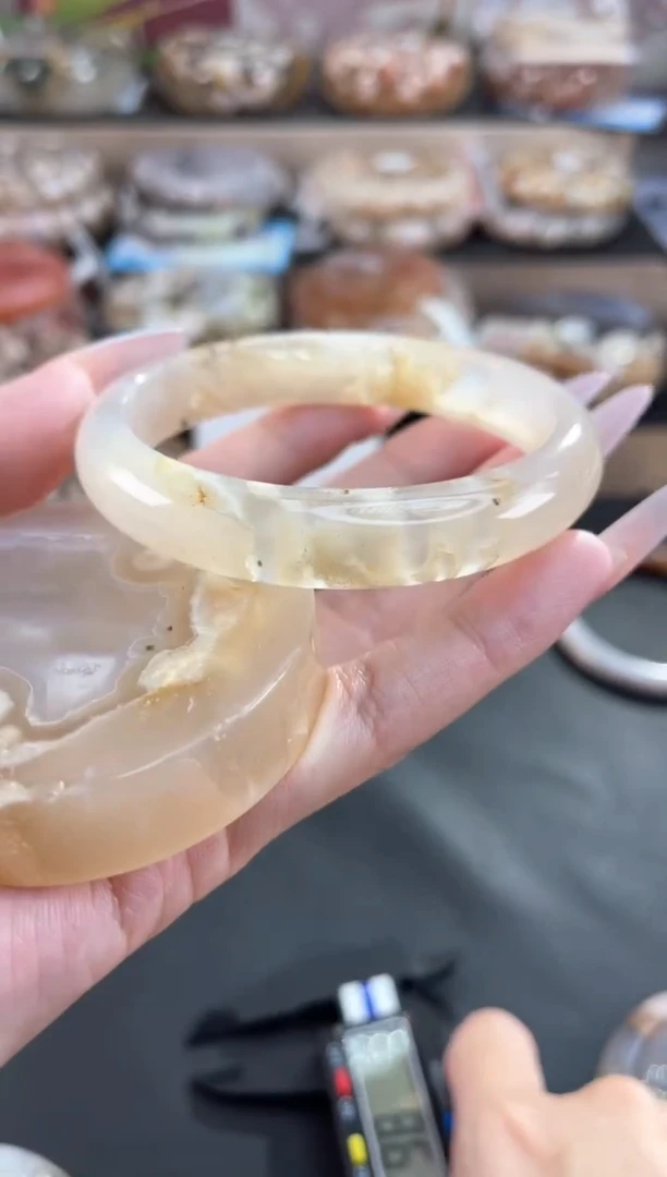 未镶嵌手镯石英质玉60