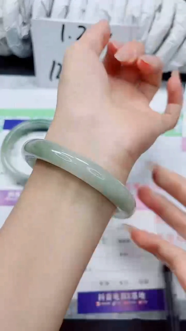 石英质玉手镯未镶嵌124-60.5