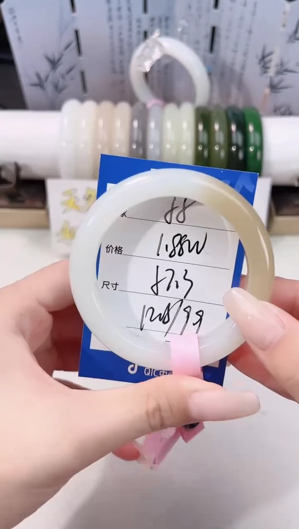 未镶嵌手镯和田玉55糖白