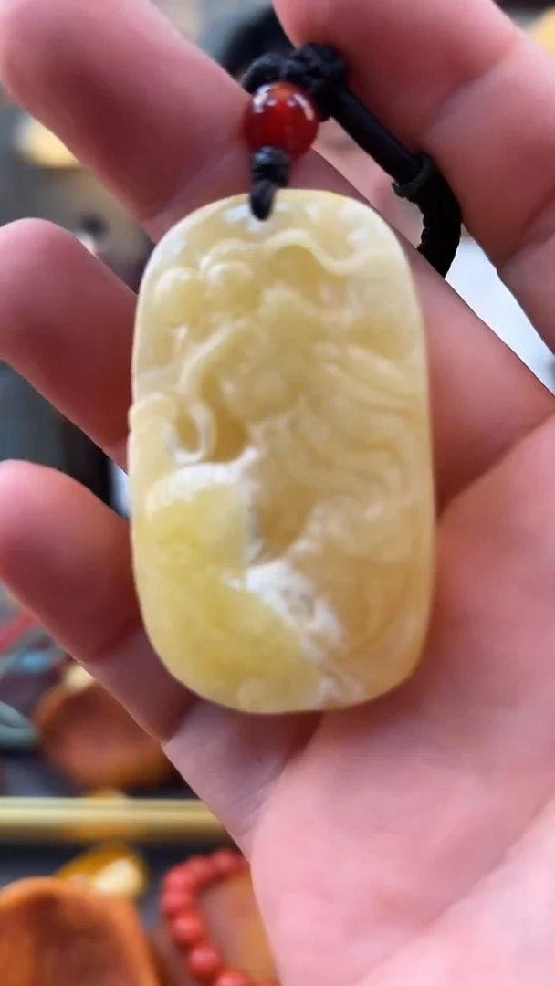 未镶嵌颈饰蜜蜡吊坠