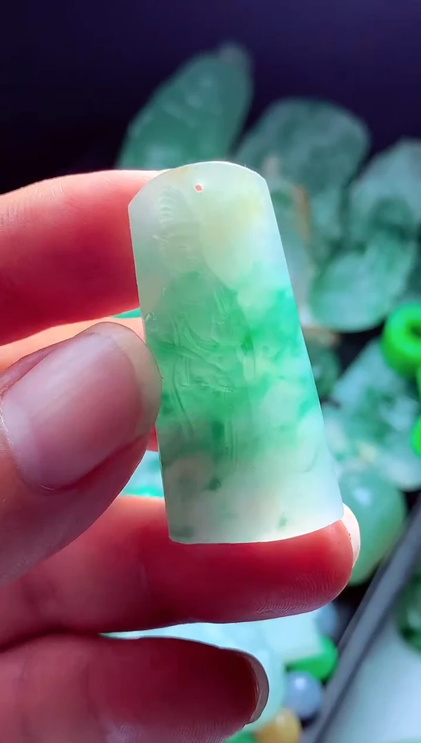 未镶嵌定制翡翠糖**?翡翠毛货定制