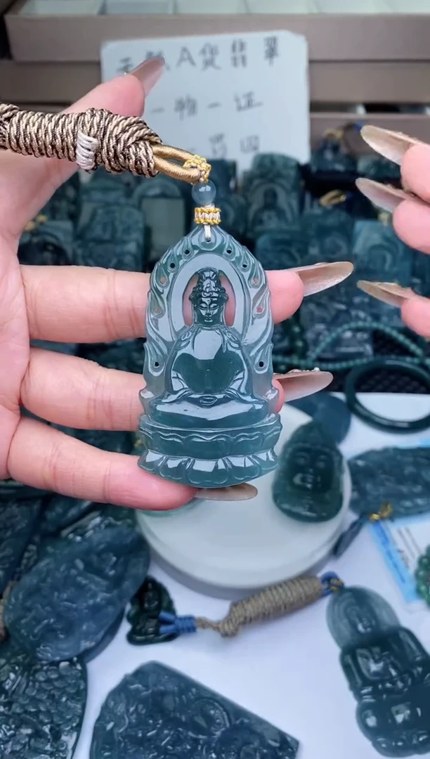 颈饰未镶嵌翡翠