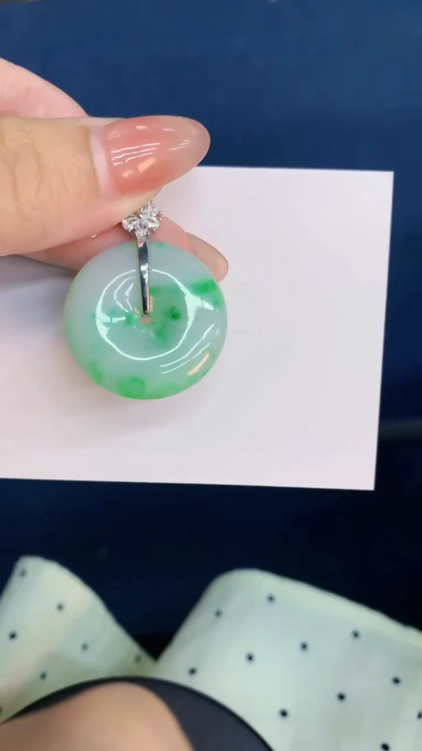 翡翠未镶嵌颈饰           1