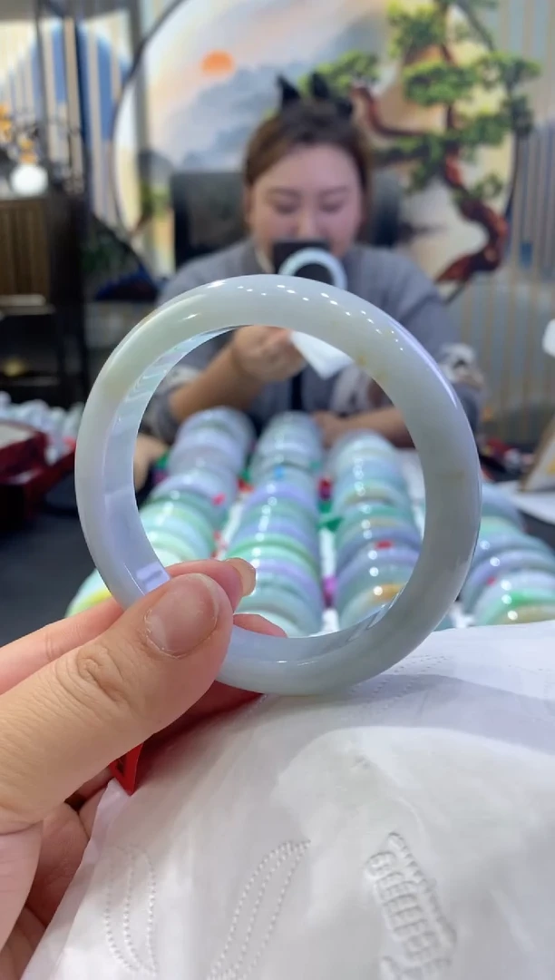 【闪购商品】翡翠手镯未镶嵌多人03839
