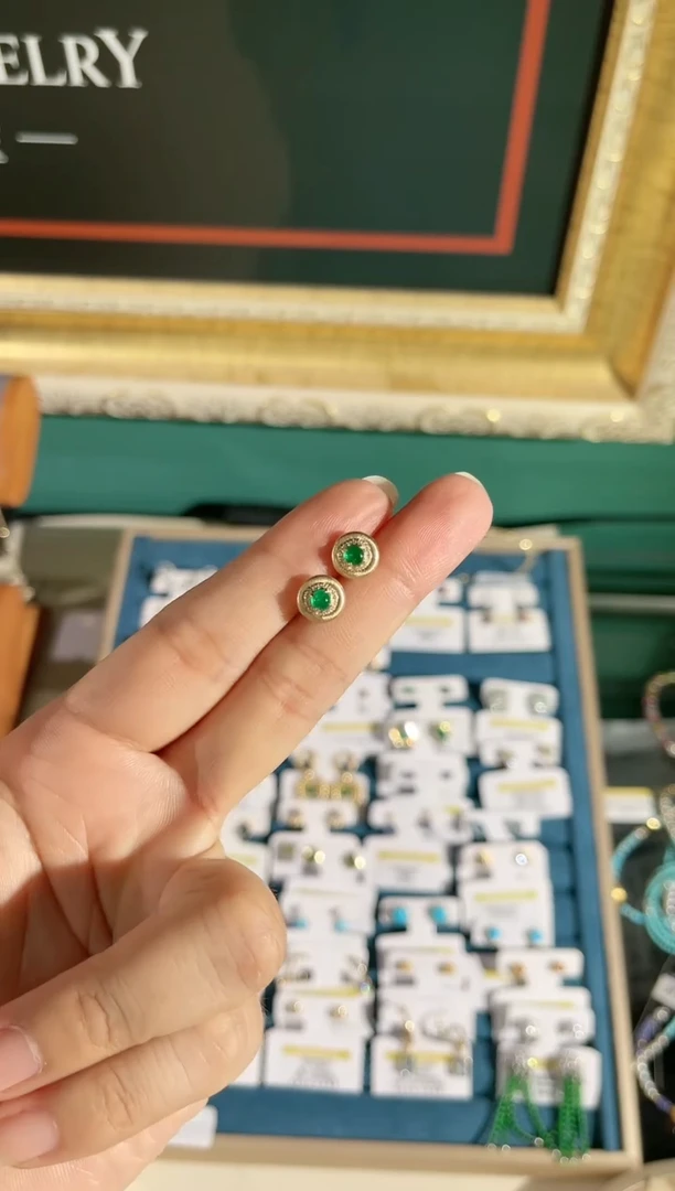 耳饰18K金镶嵌祖母绿38分祖母绿耳钉