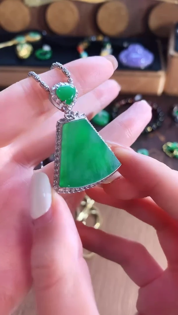 翡翠18K金镶嵌吊坠(不含链)吊坠