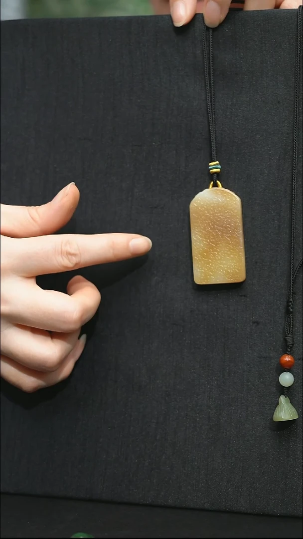 颈饰未镶嵌和田玉（糖玉）颈饰 未镶嵌 和田玉（糖玉