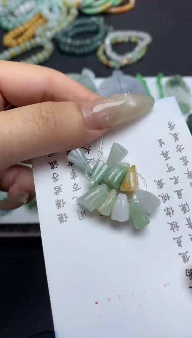 未镶嵌定制翡翠翡翠毛货~多样性发其一~