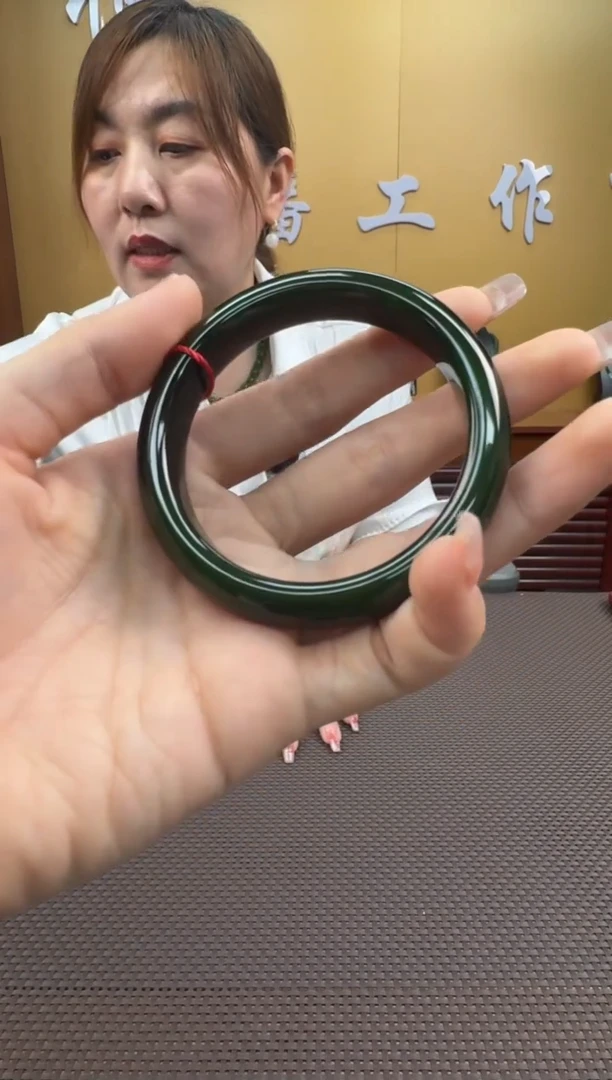 【闪购商品】和田玉手镯未镶嵌56