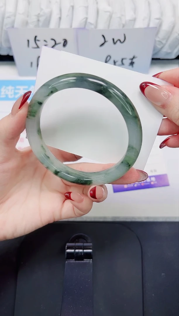 【闪购商品】石英质玉手镯未镶嵌110