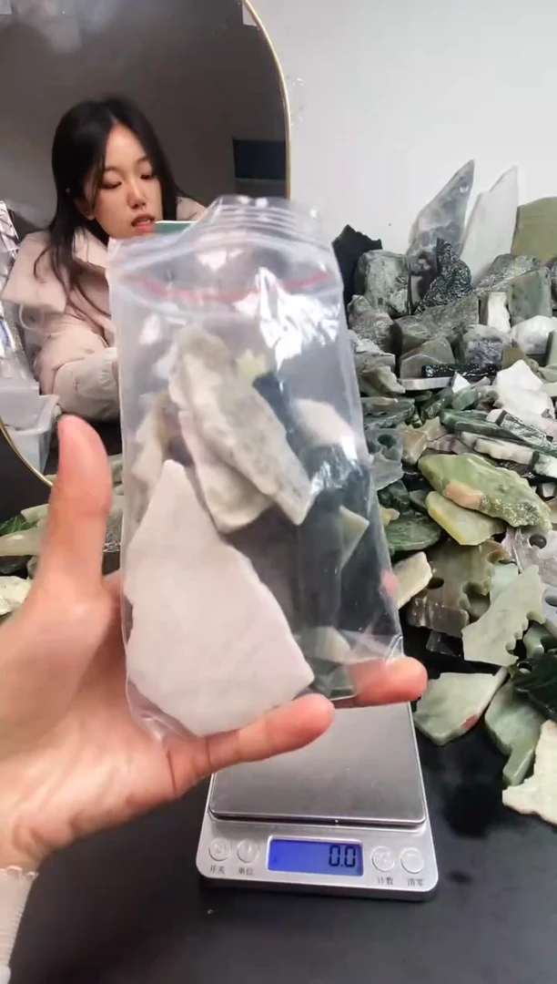 未镶嵌和田玉摆件7