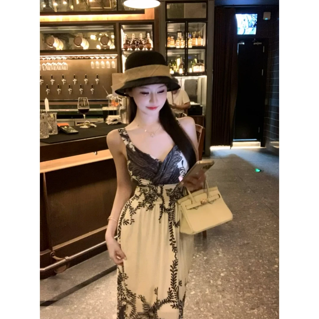 法式绝美印花V领吊带连衣裙女夏季度假风高级感气质名媛收腰长裙