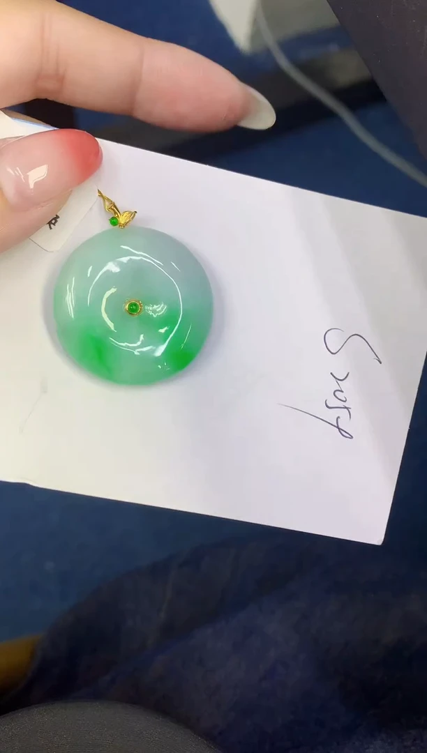 翡翠18K金镶嵌颈饰缅甸天然翡翠A货