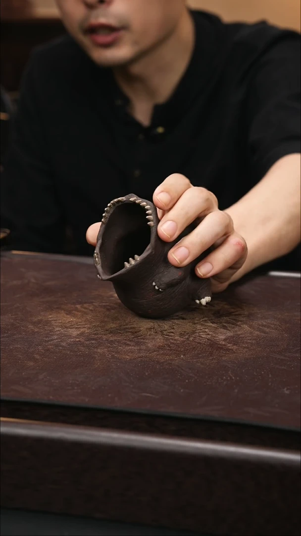 紫砂茶宠紫砂哥斯拉壶