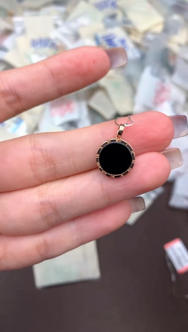 18K金镶嵌挂件翡翠一