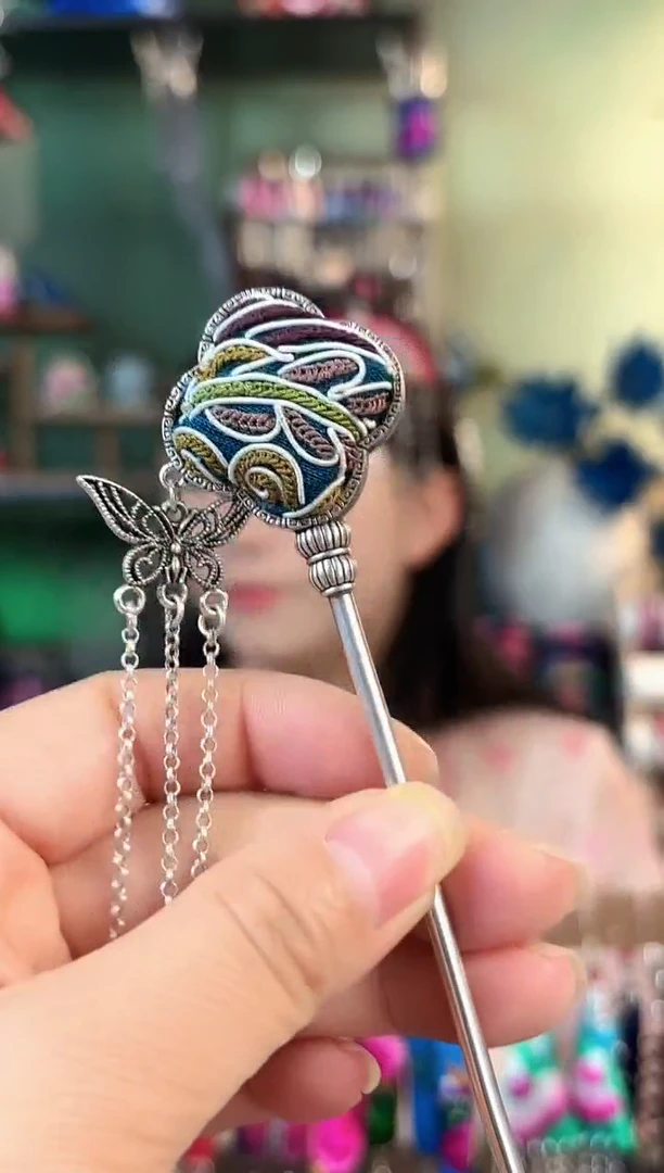 彩云南阁非遗老绣饰品546