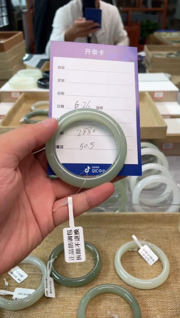 和田玉手镯未镶嵌高冰晴水50口径