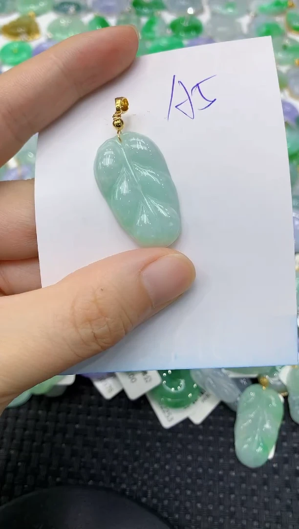 翡翠未镶嵌颈饰1111111111