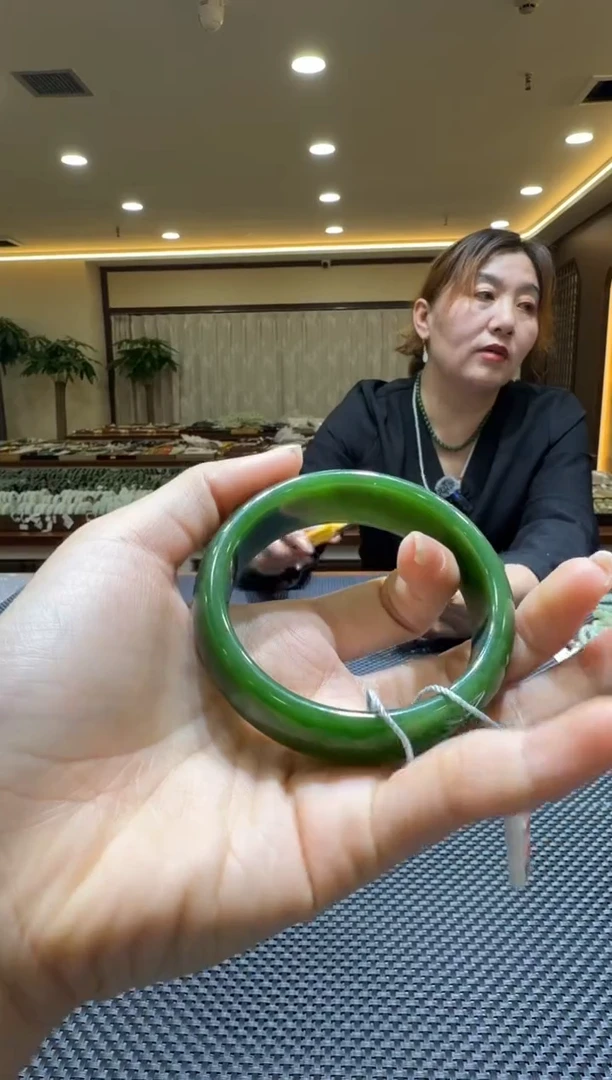 颈饰未镶嵌和田玉手镯60