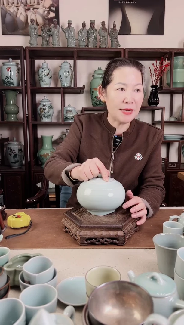 粉青 莲心 茶叶罐