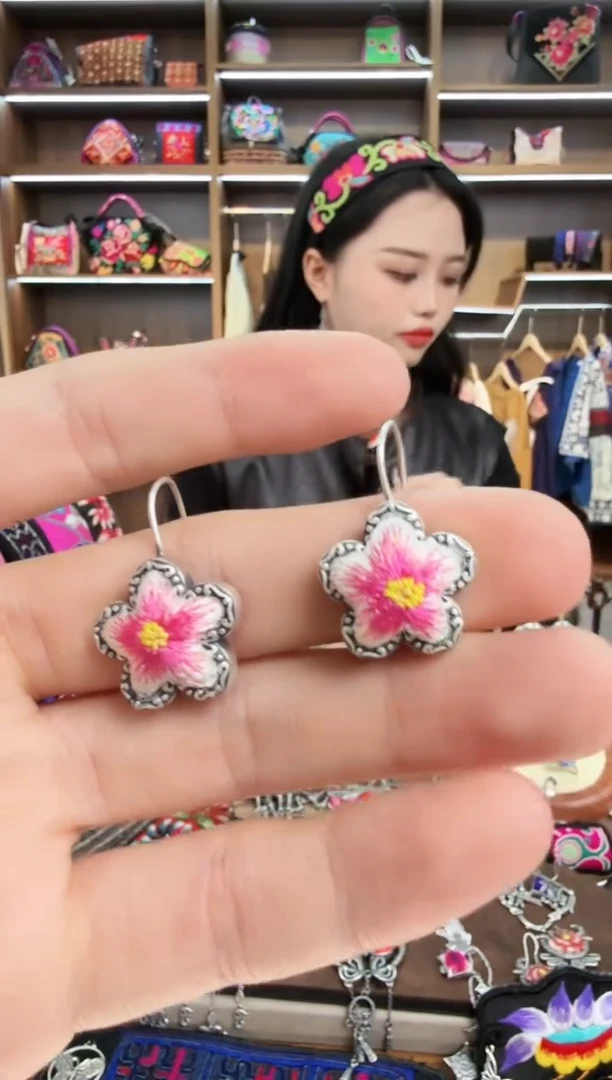 【闪购商品】织绣121蒙阿苏苗绣传承