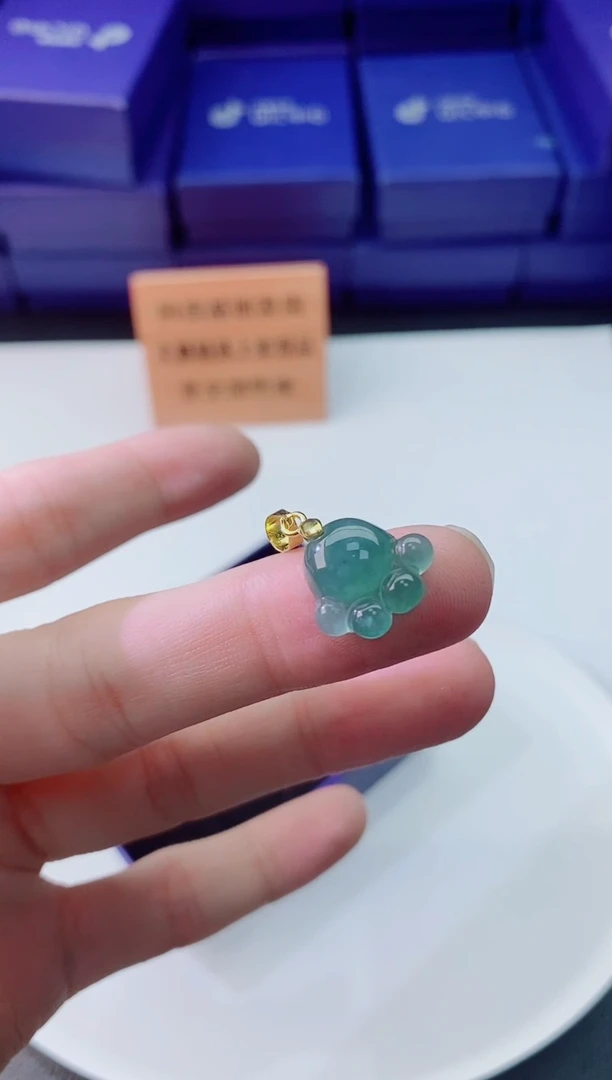 翡翠未镶嵌颈饰